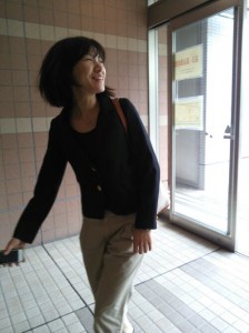 201306083